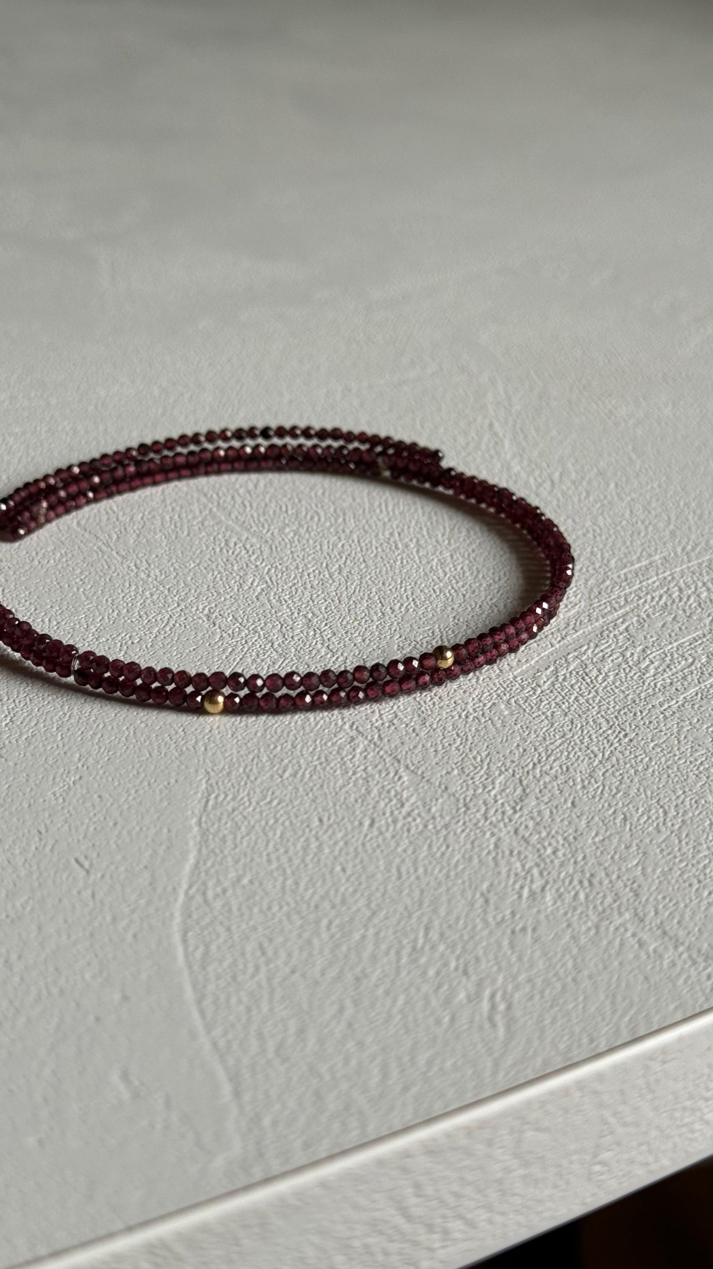 POMEGRANATE- Bangle con granato e oro 18k